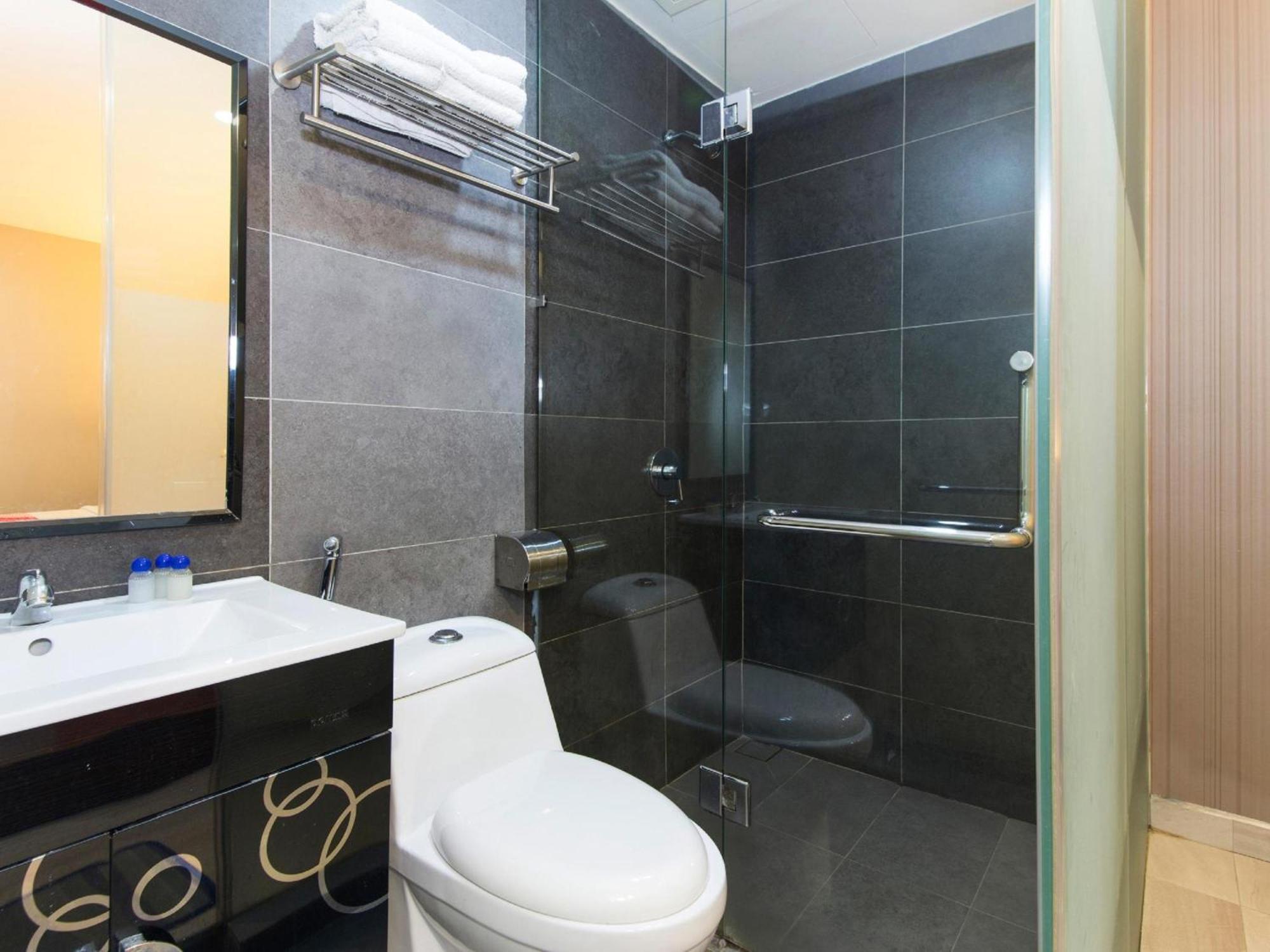 Super Oyo 340 Comfort Hotel Kampong Batu Belah Zewnętrze zdjęcie