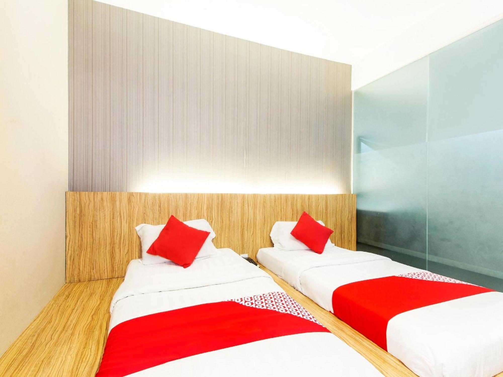 Super Oyo 340 Comfort Hotel Kampong Batu Belah Zewnętrze zdjęcie