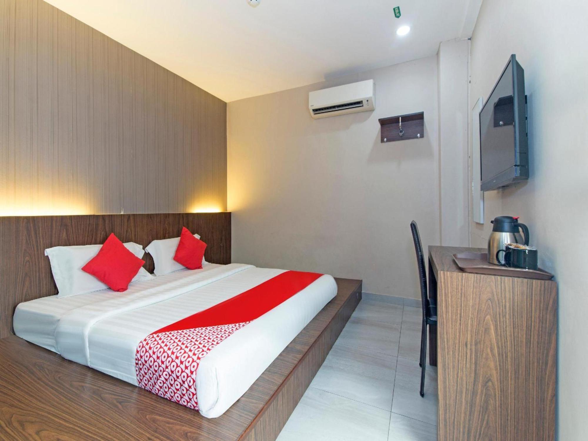 Super Oyo 340 Comfort Hotel Kampong Batu Belah Zewnętrze zdjęcie