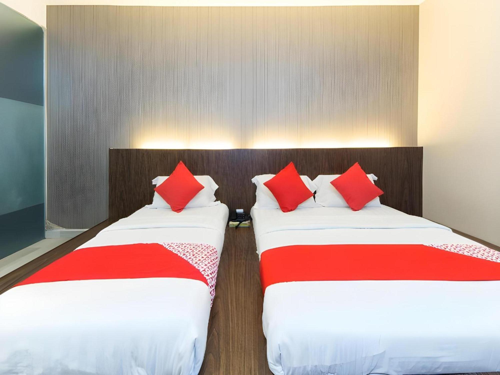 Super Oyo 340 Comfort Hotel Kampong Batu Belah Zewnętrze zdjęcie
