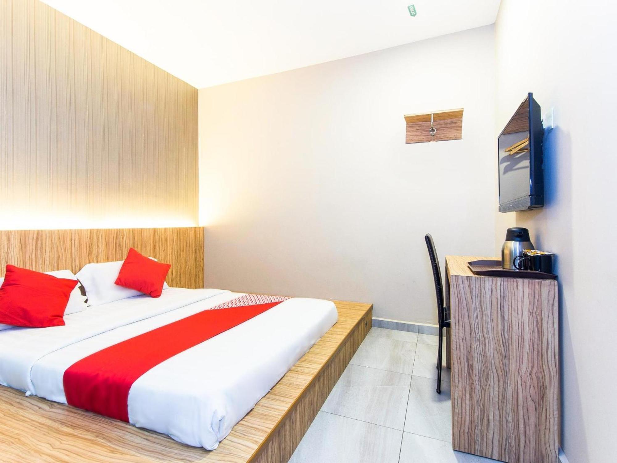 Super Oyo 340 Comfort Hotel Kampong Batu Belah Zewnętrze zdjęcie