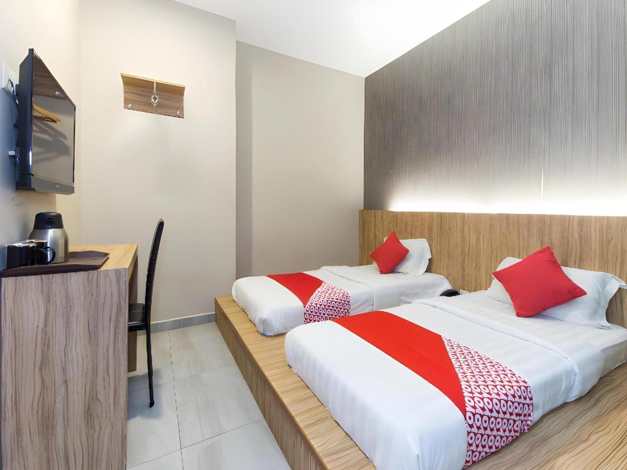 Super Oyo 340 Comfort Hotel Kampong Batu Belah Zewnętrze zdjęcie