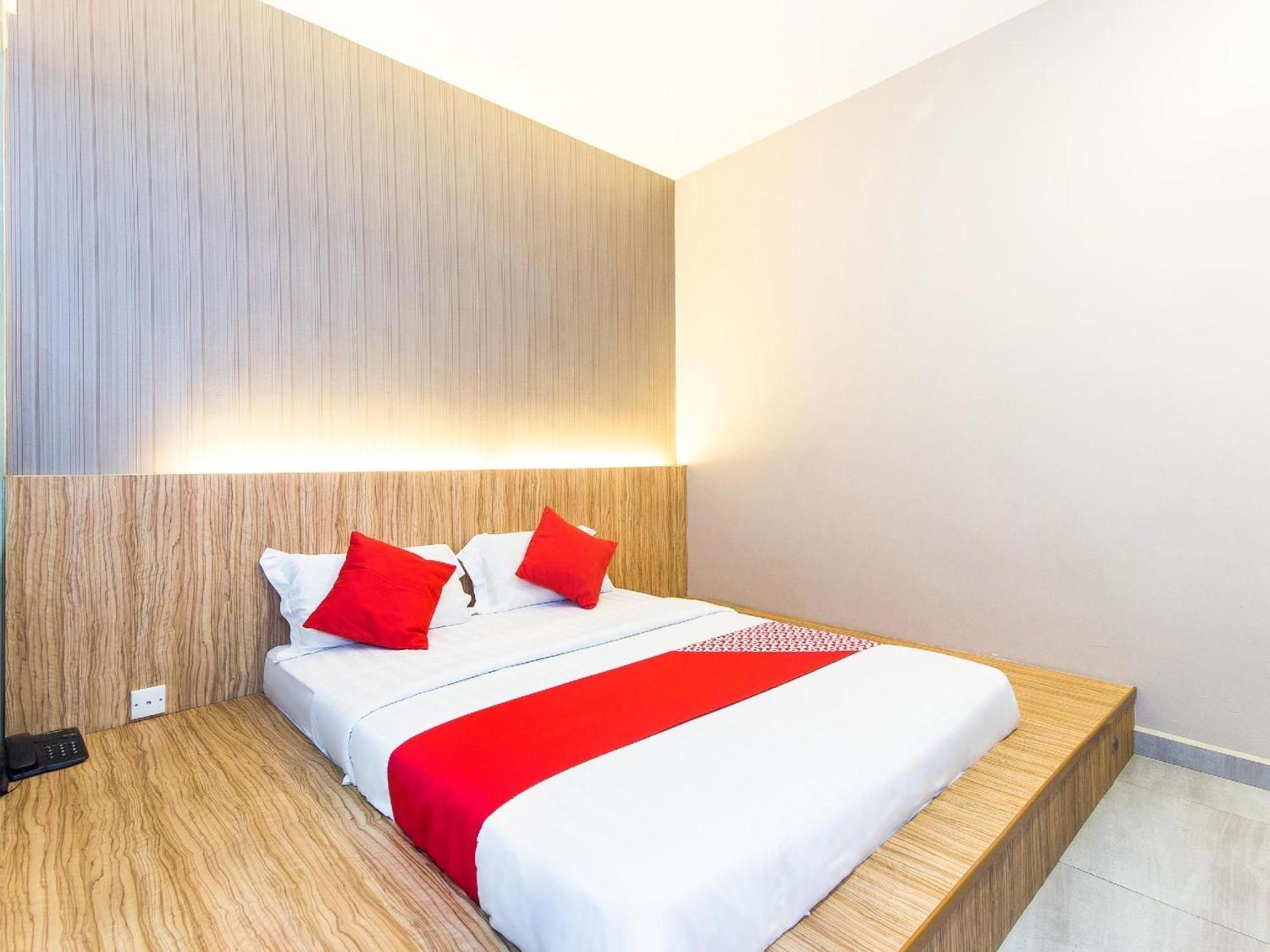 Super Oyo 340 Comfort Hotel Kampong Batu Belah Zewnętrze zdjęcie