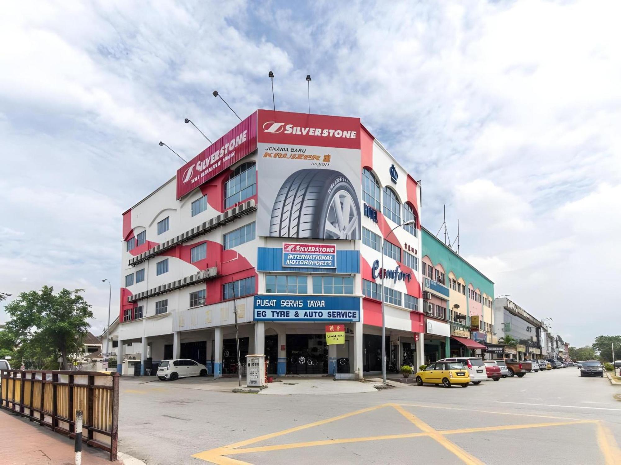 Super Oyo 340 Comfort Hotel Kampong Batu Belah Zewnętrze zdjęcie